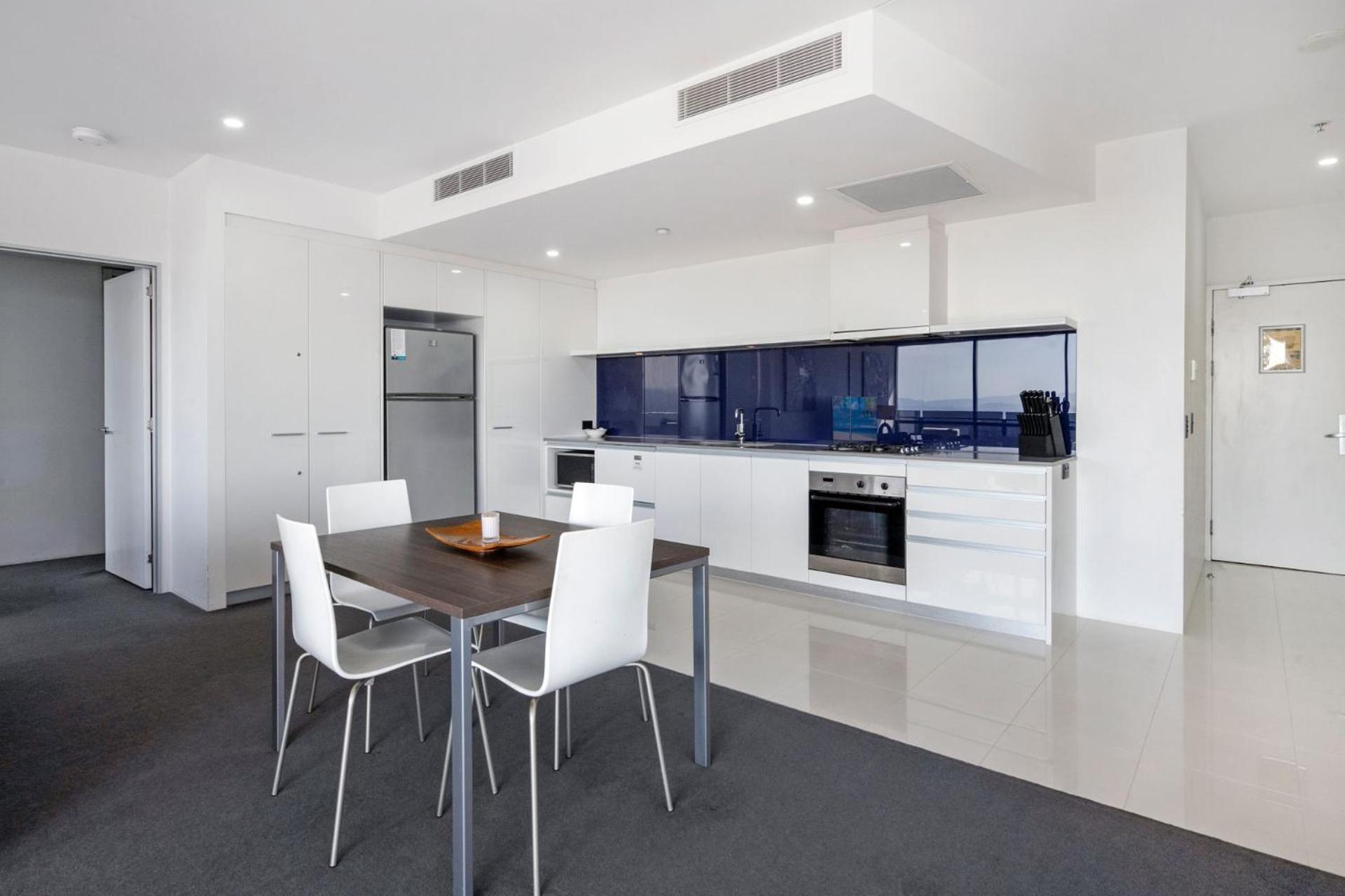 Apartment Circle On Cavill High Floor 1 Bedroom *