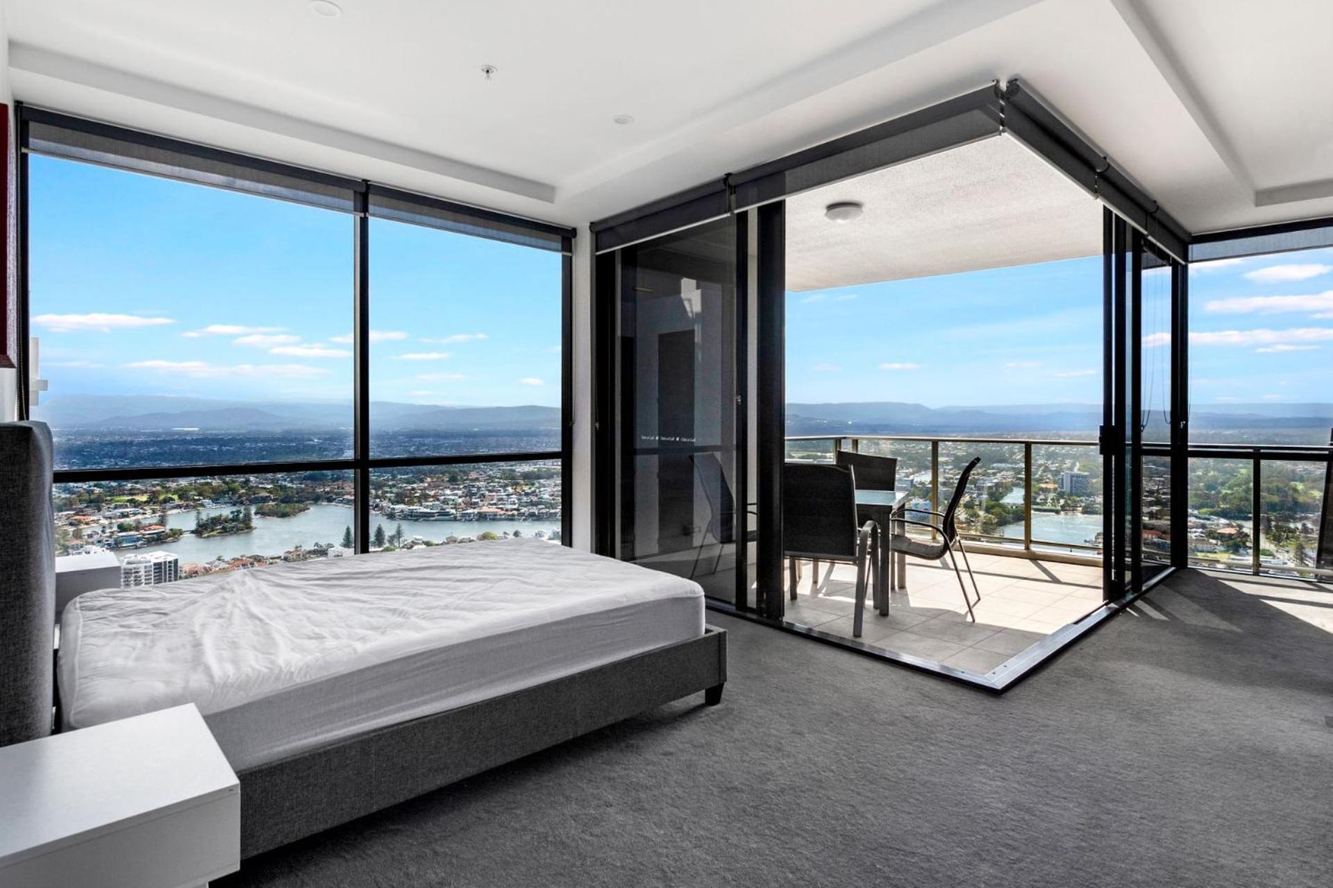 Circle On Cavill High Floor 1 Bedroom Apartment *